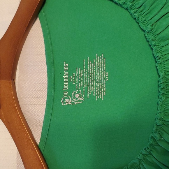 Green, no boundaries t-shirt, size L - Picture 3 of 6